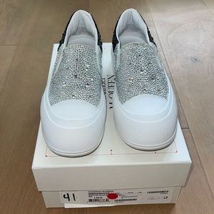 EUC - ALEXANDER MCQUEEN
Men's Crystal-Embellished Leather Low-Top Slip-On Sz 45